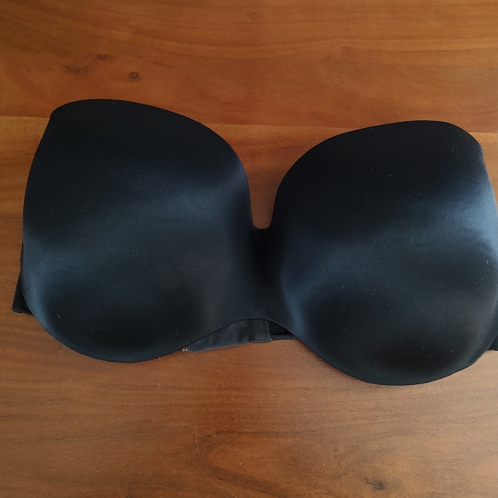 USED LIKE NEW Maidenform Black Strapless Bra